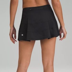 FLASH SALE! LULULEMON (6) Rival Skirt in Black